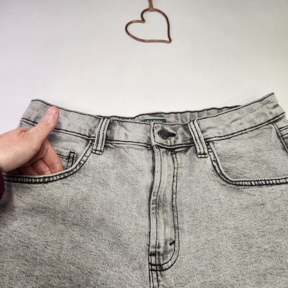 ⭐️Wild Fable Acid Wash Mom Jean Shorts – High Rise | Size 12 - Picture 2 of 8